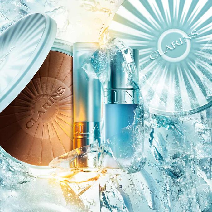 Packshot of Clarins summer collection on ice: bronzing powder, cryo lip oil, and cool lip balm, highlighting summer essentials.