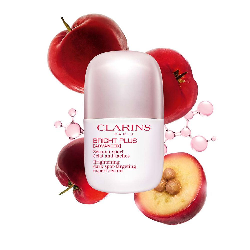 Packshot of Clarinsn anti-blemish niacinamide serum placed next to acerola fruits and a niacinamide molecule 