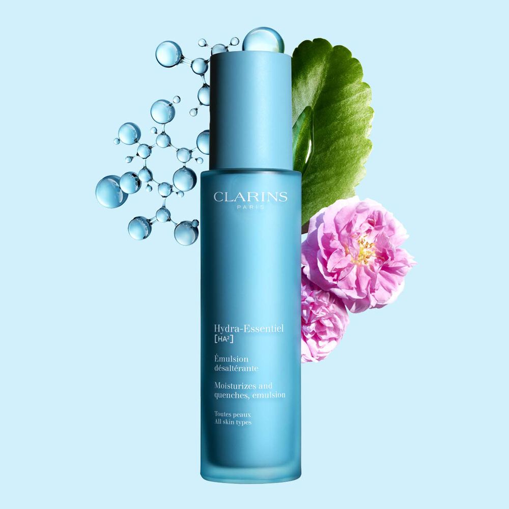 Packshot of Clarins Hydra-Essentiel 23 Emulsion close to a Damascus rose and a Kalanchoe leave on a blue background.