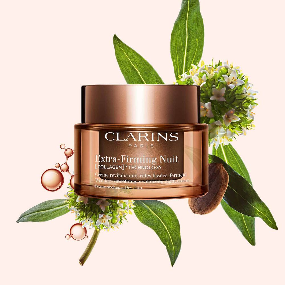 Packshot of Clarins Extra-Firming Night Cream for dry skin, alongside mitracarpus plant, pecan seed and collagen molecule.