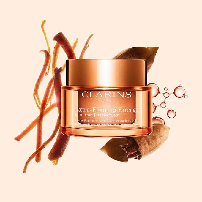 Packshot of Extra-Firming Energy cream by Clarins next to Red Ginseng, Collagen molecule, Mitracarpu on a beige background