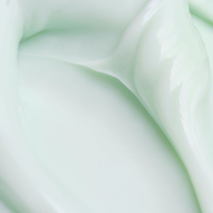 Hydra-Essentiel Night Cream airy and cocooning texture