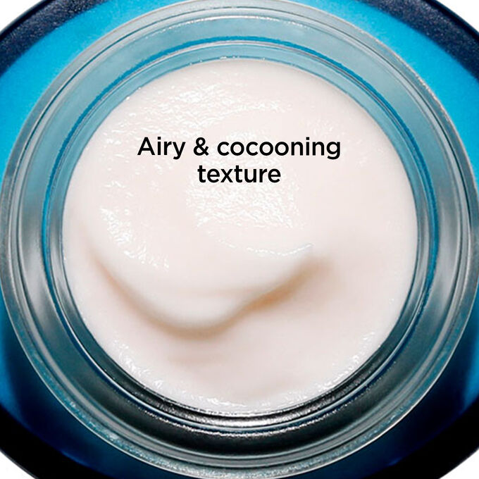 Hydra-Essentiel Night Cream airy and cocooning texture