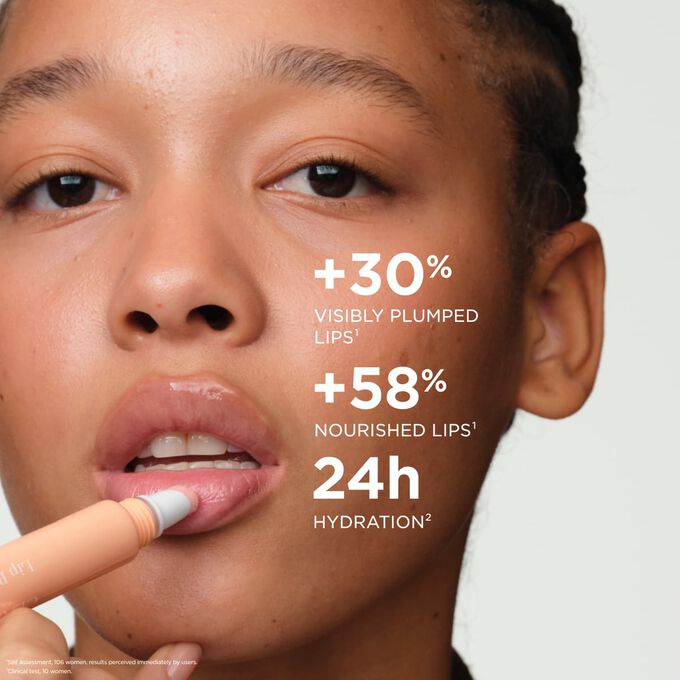 Woman applying Plumping Lip Perfector, highlighting  plumped lips and nourished lips effect, and 24h hydration benefits.