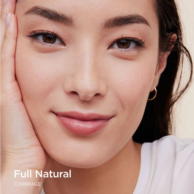 Woman wearing Clarins Skin Illusion Full Coverage foundation showcasing full coverage and a natural result.