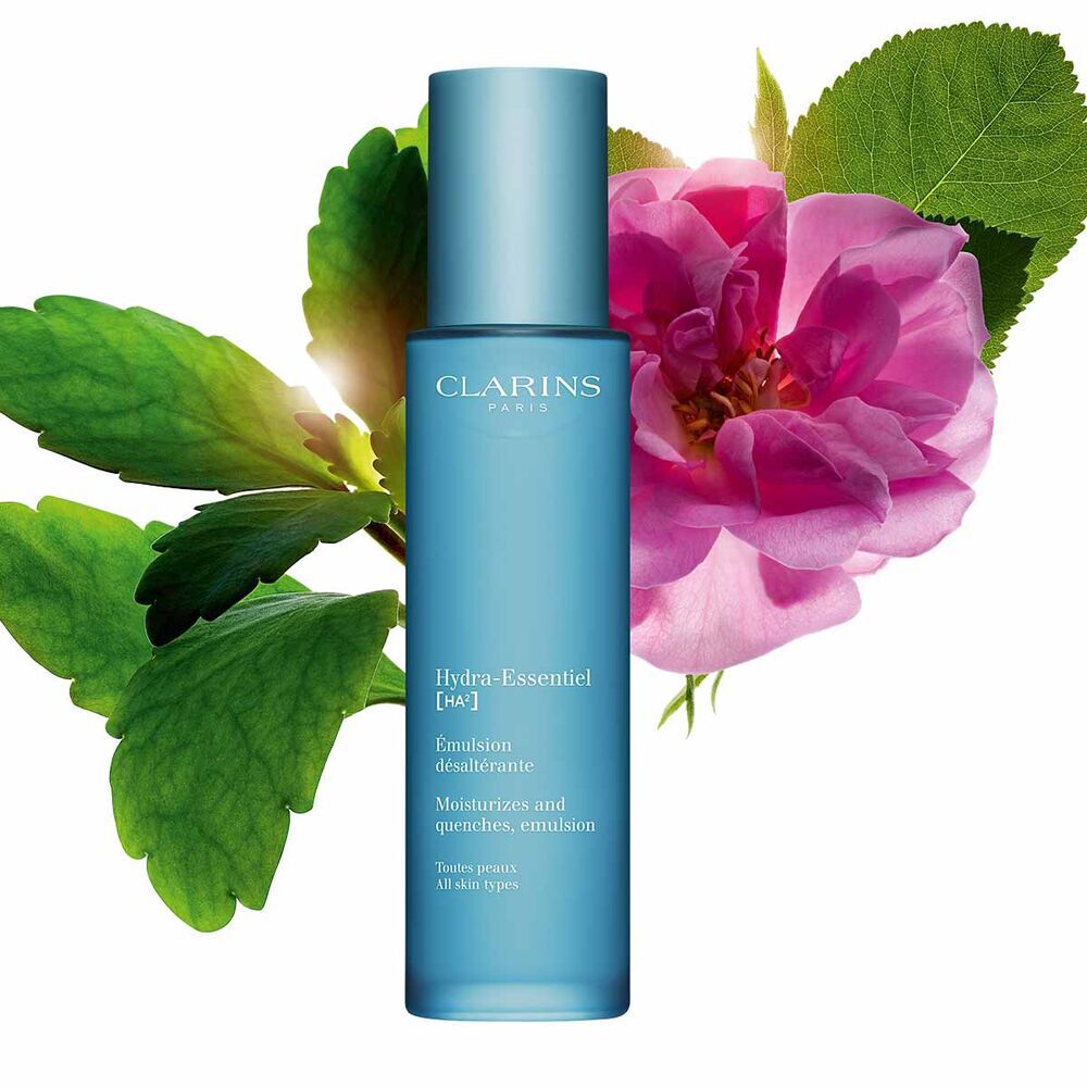 Packshot of Clarins Hydra-Essentiel 23 Emulsion close to a Damascus rose and a Kalanchoe leave on a blue background.