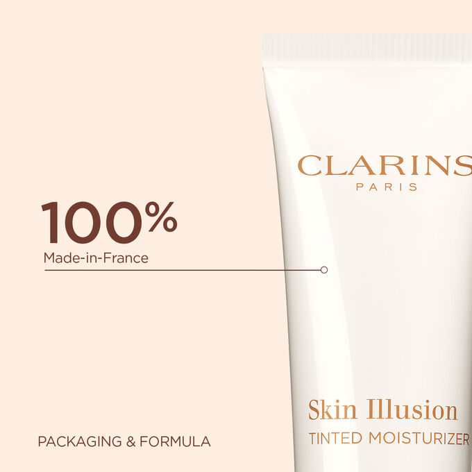 Close-up of the product top, highlighting that both the packaging and Tinted Moisturiser are 100% made in France.