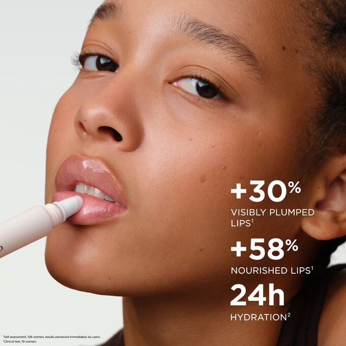 Woman applying Plumping Lip Perfector, highlighting  plumped lips and nourished lips effect, and 24h hydration benefits.