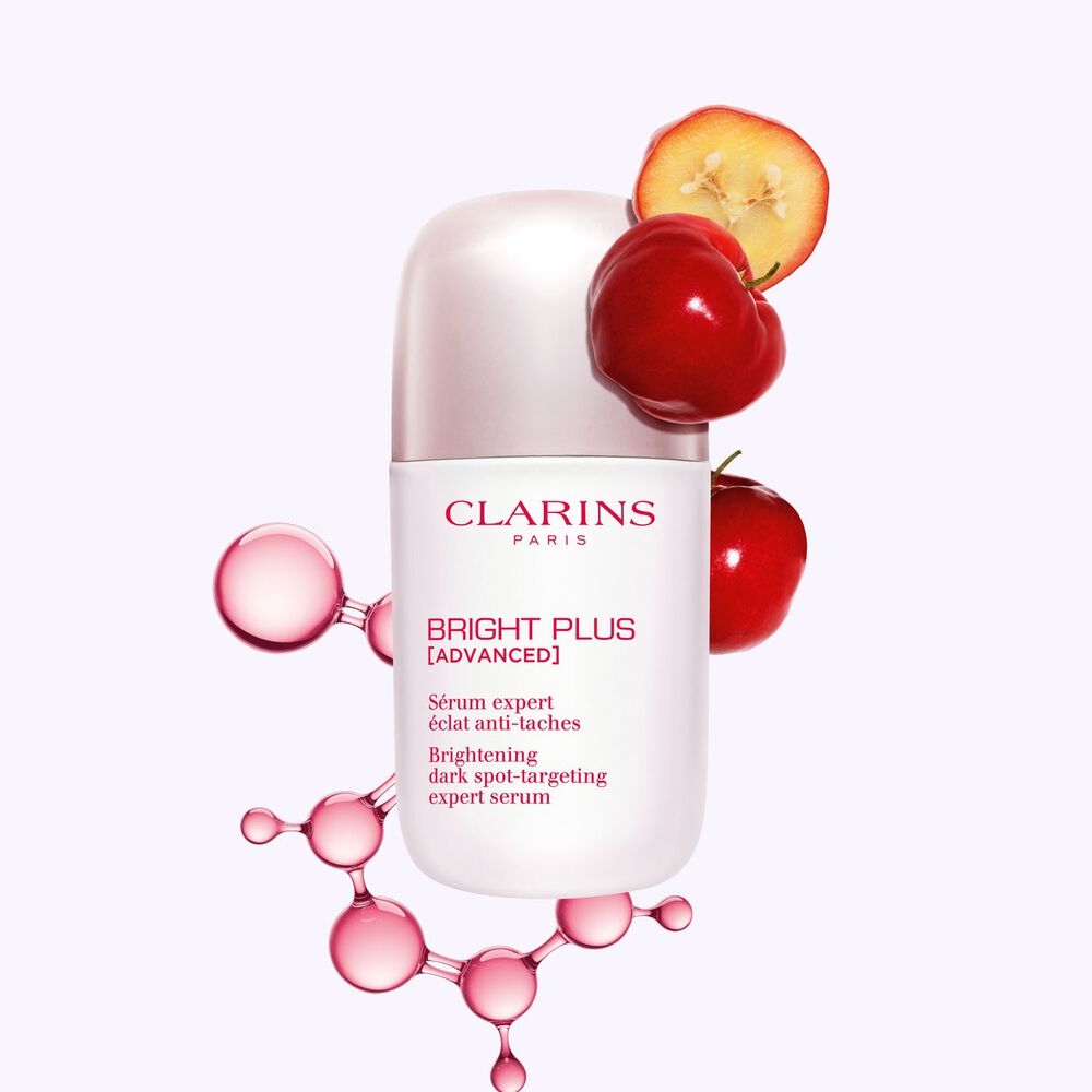 Packshot of Clarins Brightening Vitamin C-Derived Serum placed beside acerola fruits and a niacinamide molecule.
