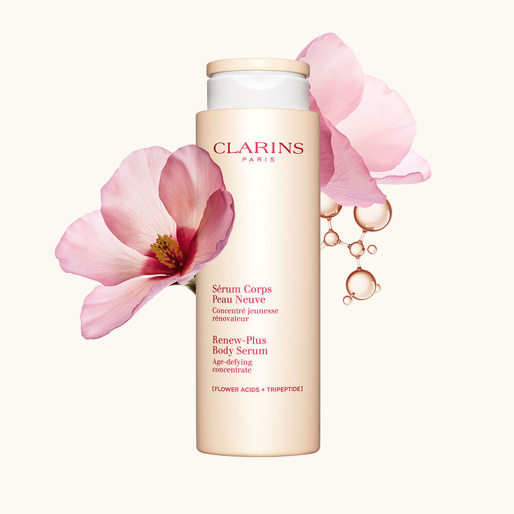 Packshot of Clarins Renew-Plus Body Serum next to flowers and collagen molecules on a light beige background.