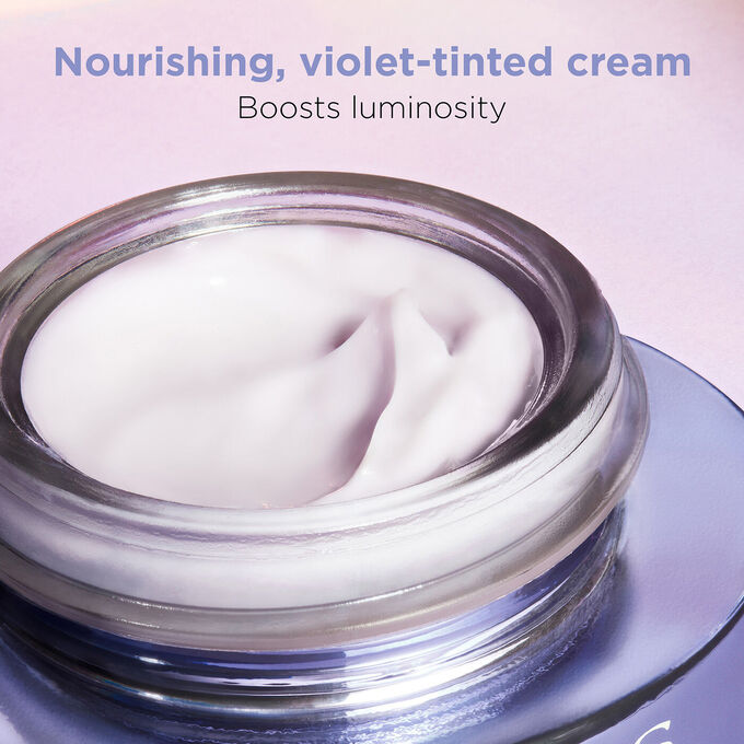 Nutri-Lumière Revive oil with violet tinted-formula for instant glow