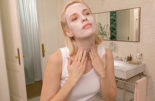 What causes blackheads to appear