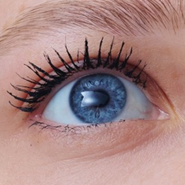Supra Volume's results on lashes, for a thicker lashes effect