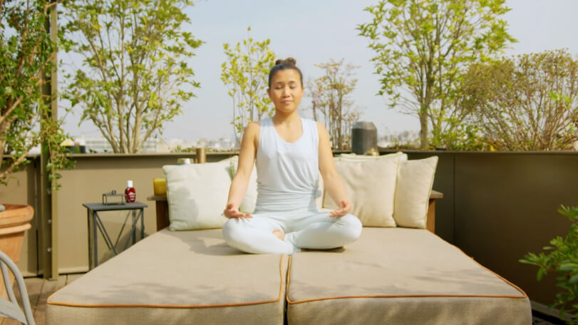 Video yoga flows to start the day