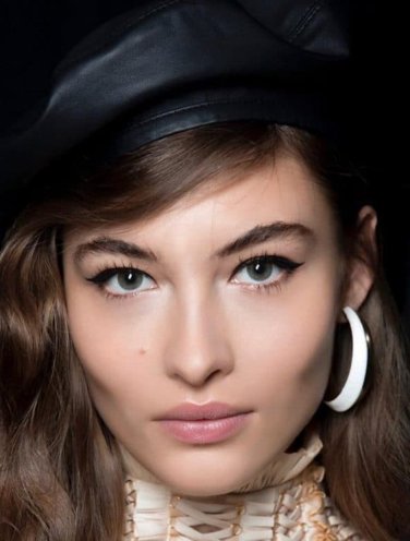 Winged eyeliner runway Winged eyeliner runway